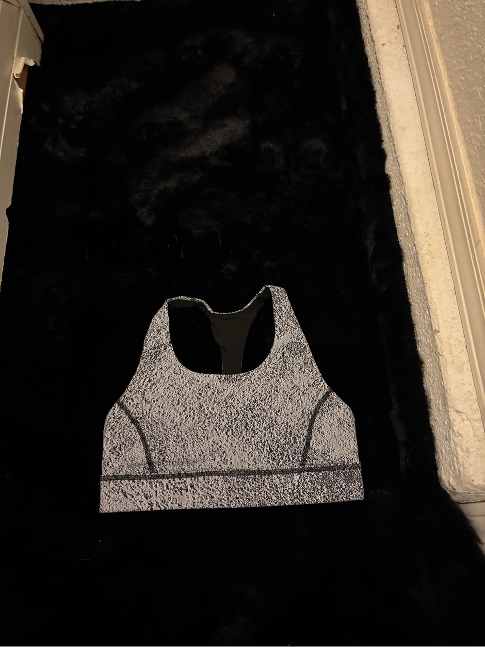 Lululemon sports bra size 6